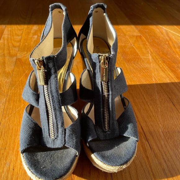 Michael Kors Navy Wedges size 7.5 - Picture 2 of 3